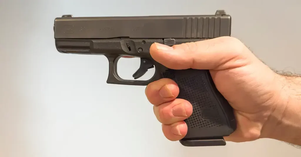 Ergonomic concealed carry handgun grip